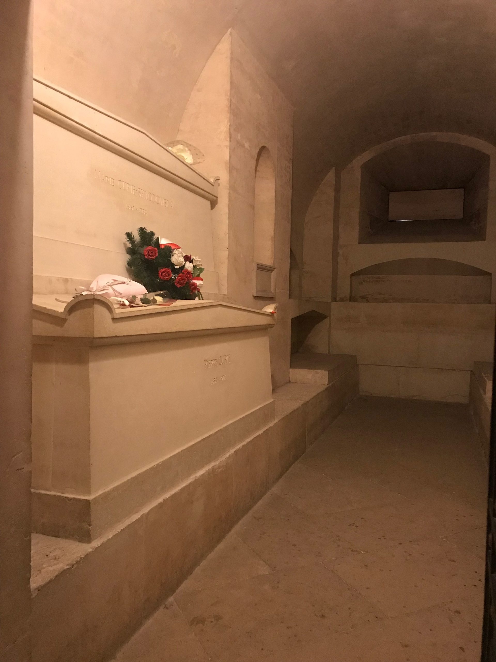 Pierre e Marie Curie's tomb 2.JPG
